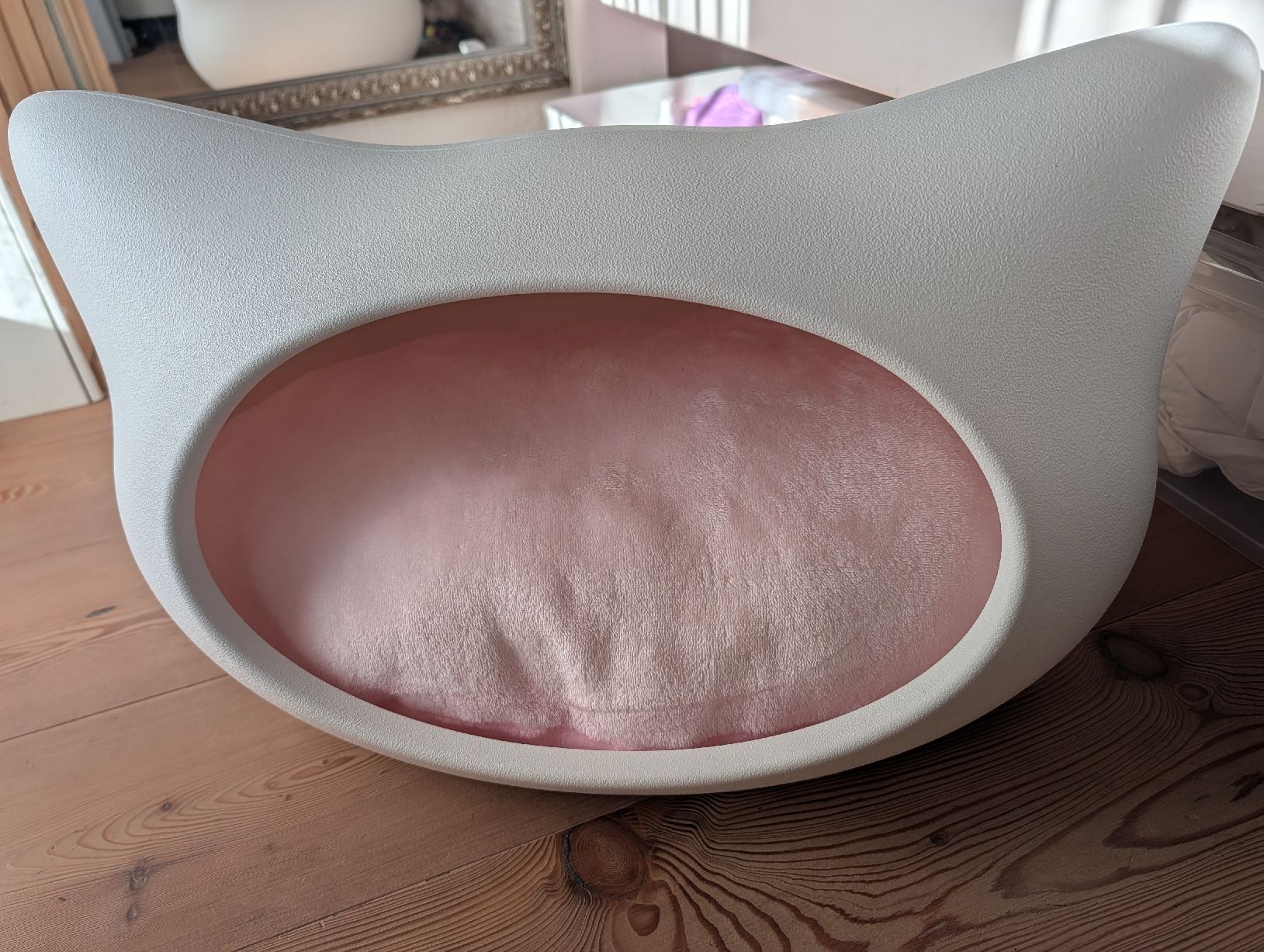 Liege- & Schlafplätze: Whiskas Design Katzenhöhle  – Gebraucht aus Glarus von and_9yjq 3