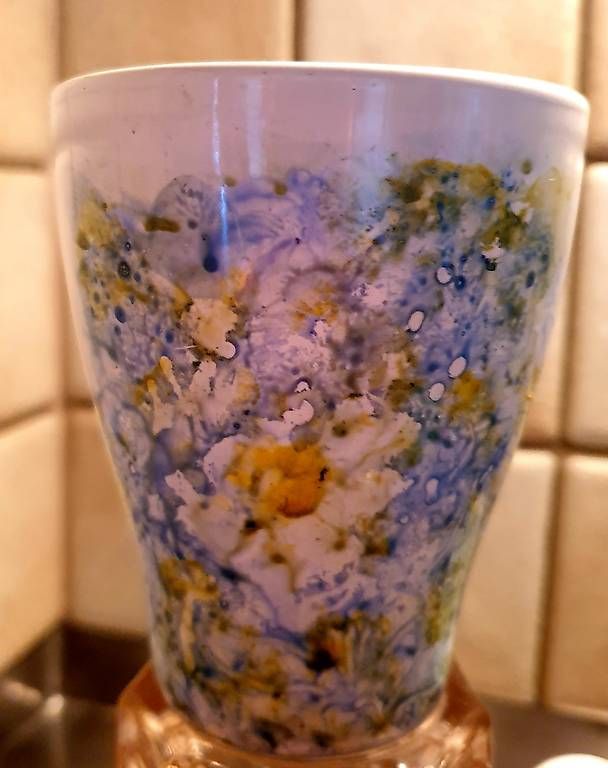 Tazze: Hand gemalte Tasse mit Blumendekor – Nuovo e nell'imballaggio originale da Münsingen venduto da Sulamit 2