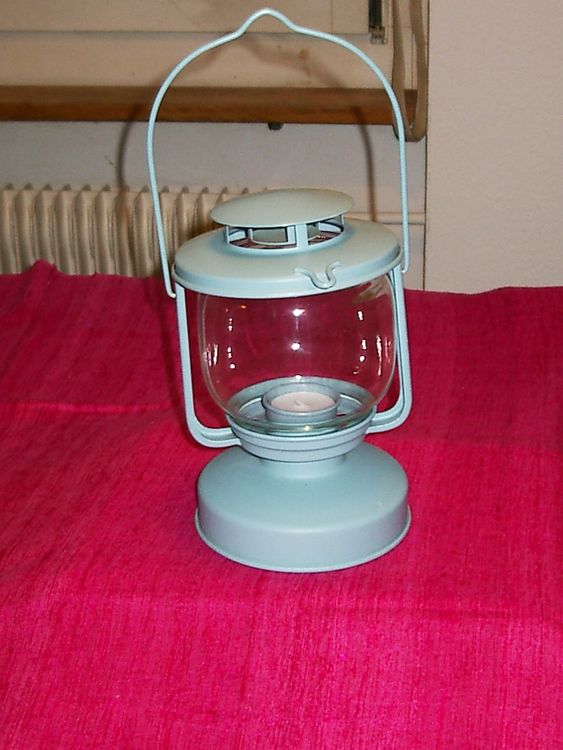 Windlicht in Petrollampenform aus Metall (Teelichtbetrieb) 1