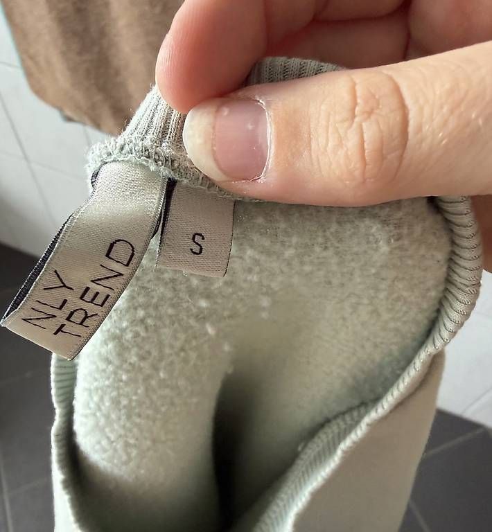 Maglioni & Felpe: HELLGRÜNES CROPPED SWEATSHIRT – Usato da Affeltrangen venduto da janaleiin 3