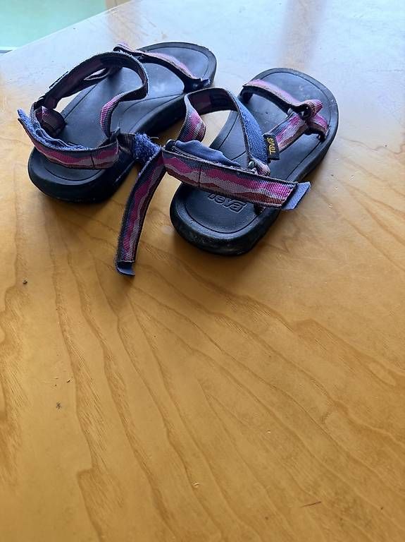 Scarpe per ragazzi: Teva enfant  pointure 33/34 – Usato da Lausanne venduto da mor_nrs5