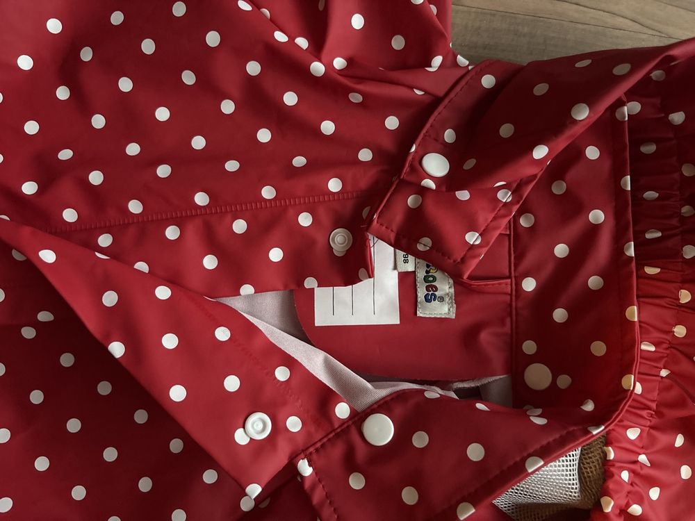 Vestes & Manteaux: Kinder - Regenjacke mit Kapuze Grosse 98 – D'occasion à Ehrendingen par Katy28 3