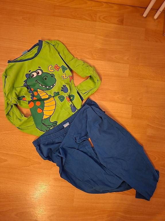 Pyjamas & Ähnliches: Pyjama Set Jungs, lang, Grösse: 134 – Gebraucht aus Wangen SZ von coni2204_10 2