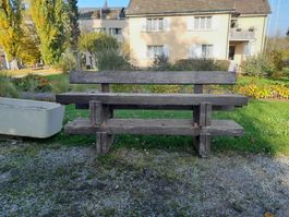 Ein Massiver Holzbank