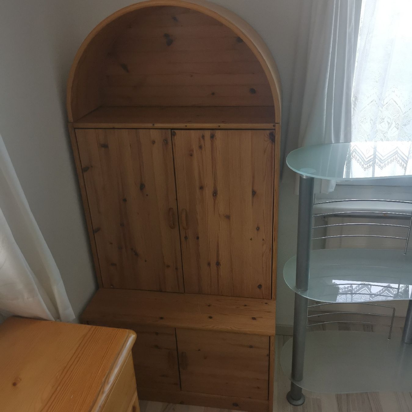 Armadi: Holzschrank mit Bogen – Usato da Azmoos venduto da reb_9rhc 1