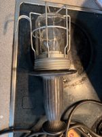 Arbeitsleuchte mit Glaskolben und Metallschutz