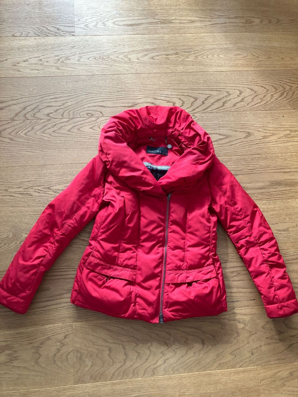 Marc Cain Jacken: Marc Cain Winter Jacke, Rot – Gebraucht aus Unterägeri von Bettsofa123