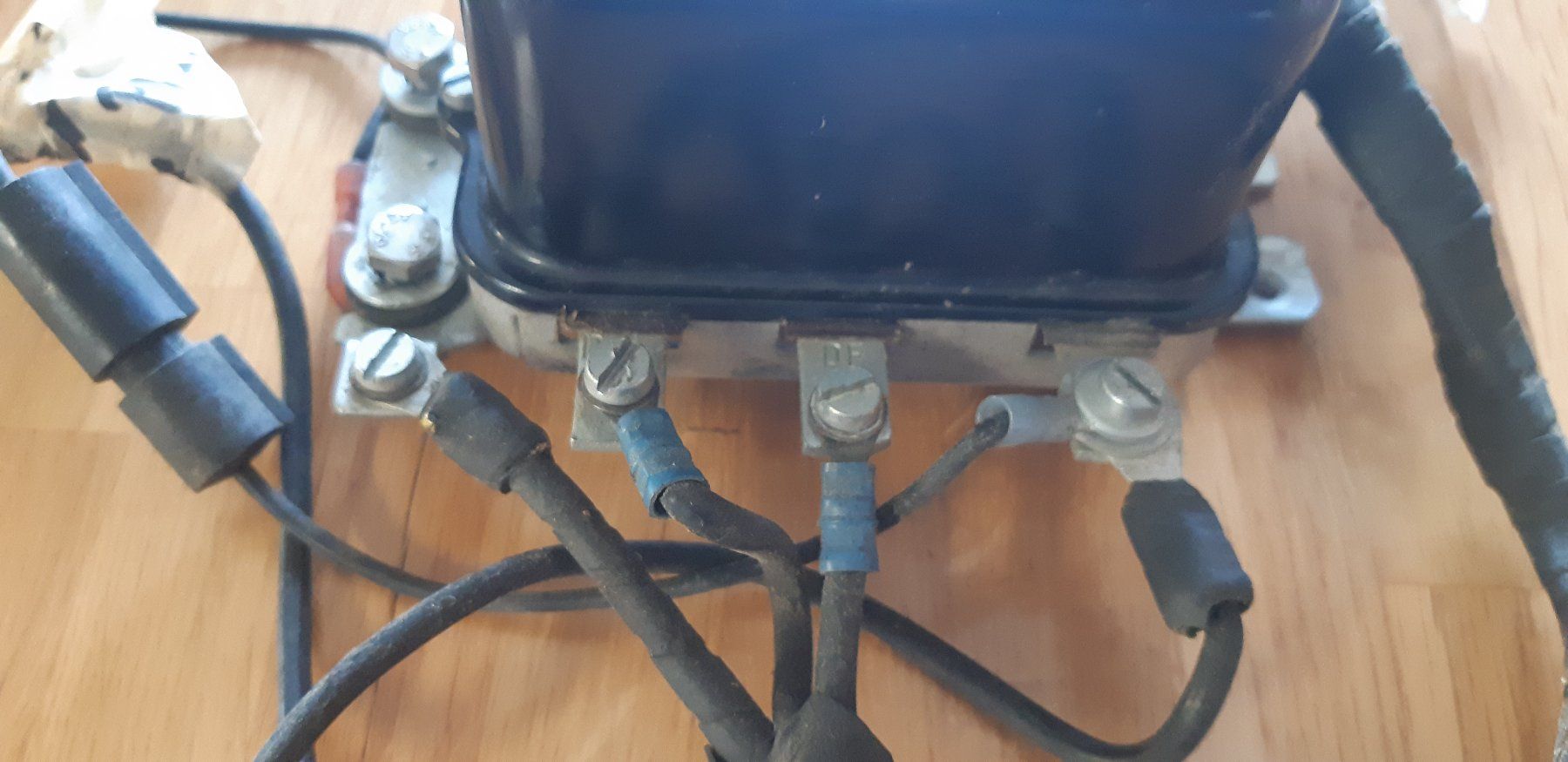 Tutti pezzi di ricambio auto: Lichtmaschinenregler Oldtimer – Usato da Sattel venduto da schi4 2