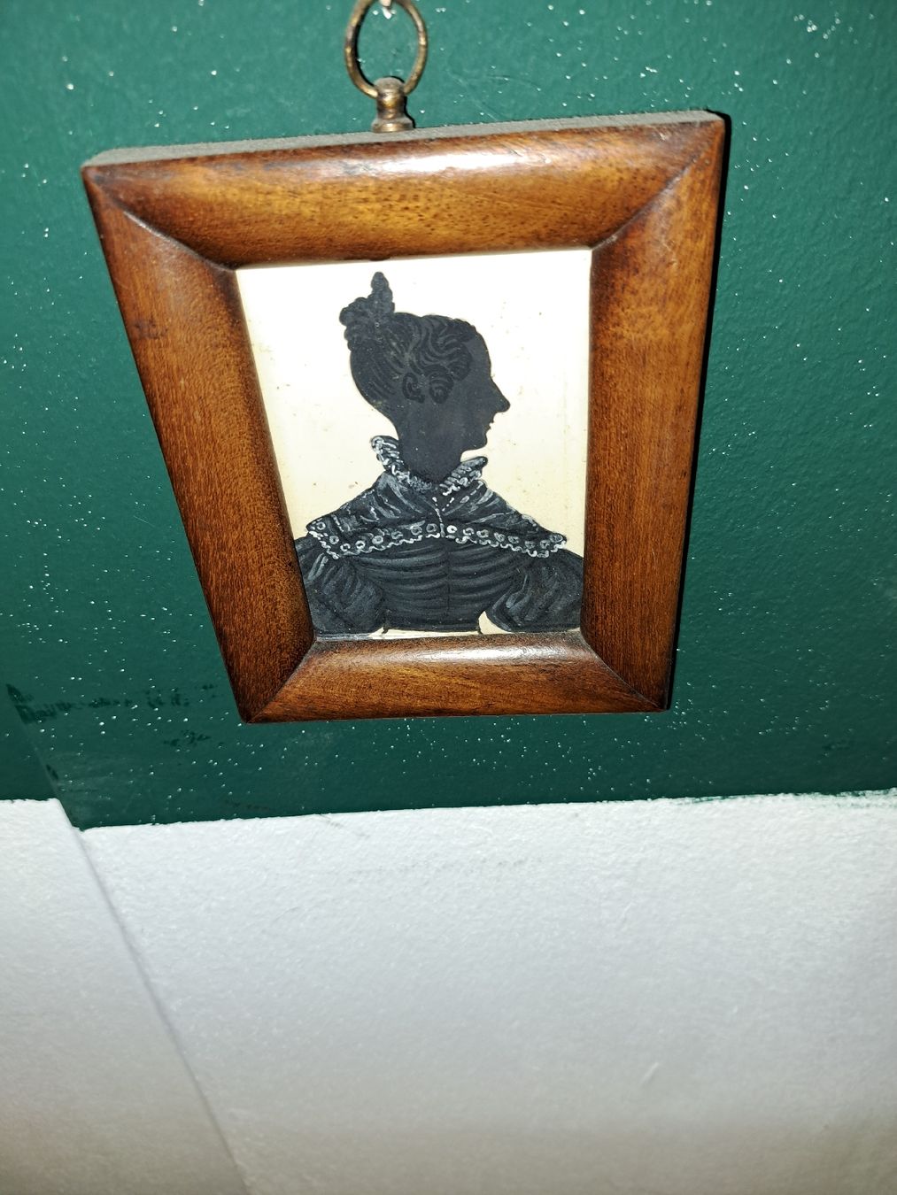 Grafica & Litografie: Antike Silhouette im Holzrahmen, Scherenschnitt  – Usato da Kölliken venduto da Upcycling-by-Mc-TAM
