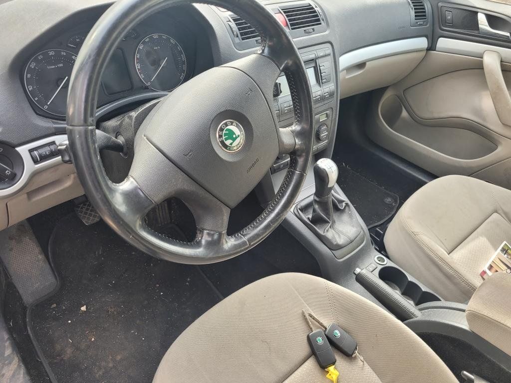 Skoda Automobili: A saisir Skoda Octavia 1.9 TDi 4x4 Break, EXPORT – Usato da St-Imier venduto da Talo1 5