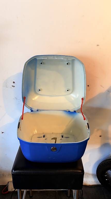 Topcase: Motorrad-Topcase / Scooter-Box  blau, abschliessbar – Gebraucht aus Unterseen von beE-Scooter 2