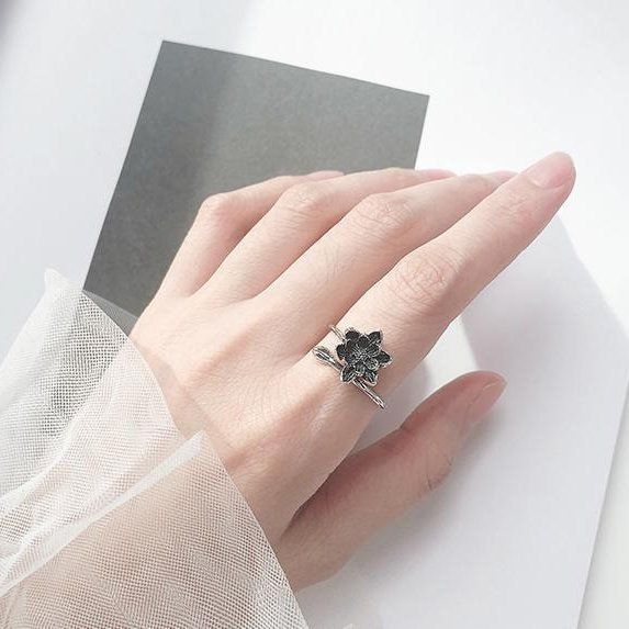 Anelli: Schwarzer Blumen Ring aus Silber – Nuovo e nell'imballaggio originale da Wil SG venduto da Veratier 4