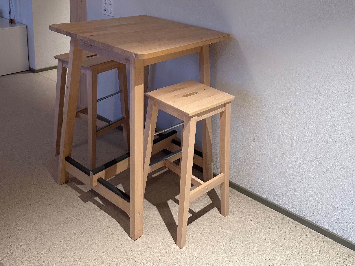 Tavoli: Bartisch inkl. Höcker – Usato da Kriens venduto da Klettergirl 1