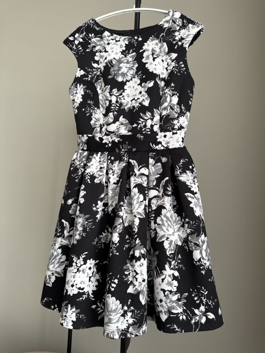 Vestiti & Gonne: Elegantes Kleid mit Blumenmuster, Gr. 34/S – Usato da HORGEN venduto da vladibarca10