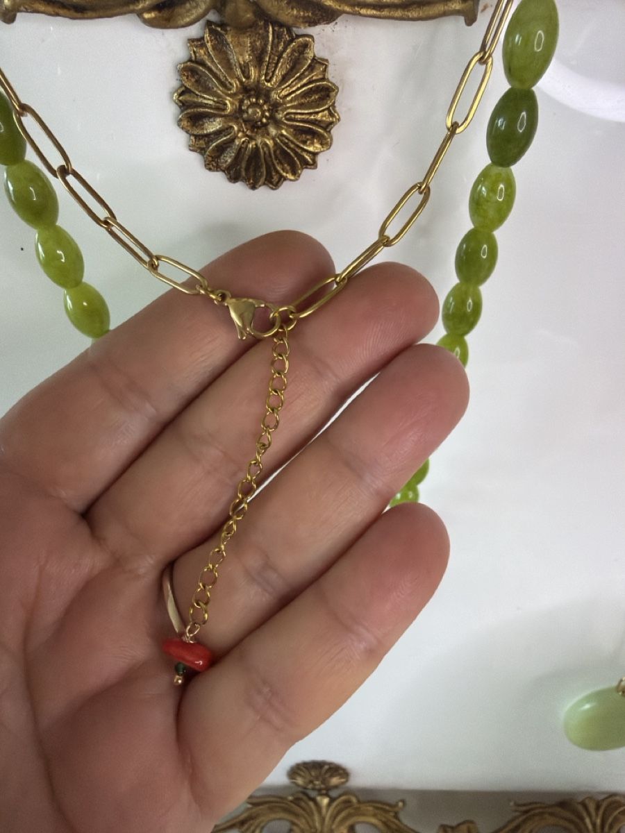 Catenine: Green Beaded Necklace with Red Charm - Elegant Summer Style – Nuovo e nell'imballaggio originale da Bouveret venduto da dou_g8q7 5