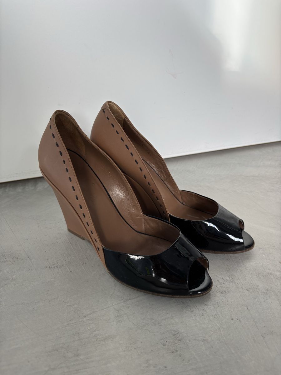 Bally Scarpe da donna: Bally Keilabsatz-Pumps, Gr. 36,5 , Leder – Nuovo (secondo la descrizione) da Steinmaur venduto da aly_mhs6