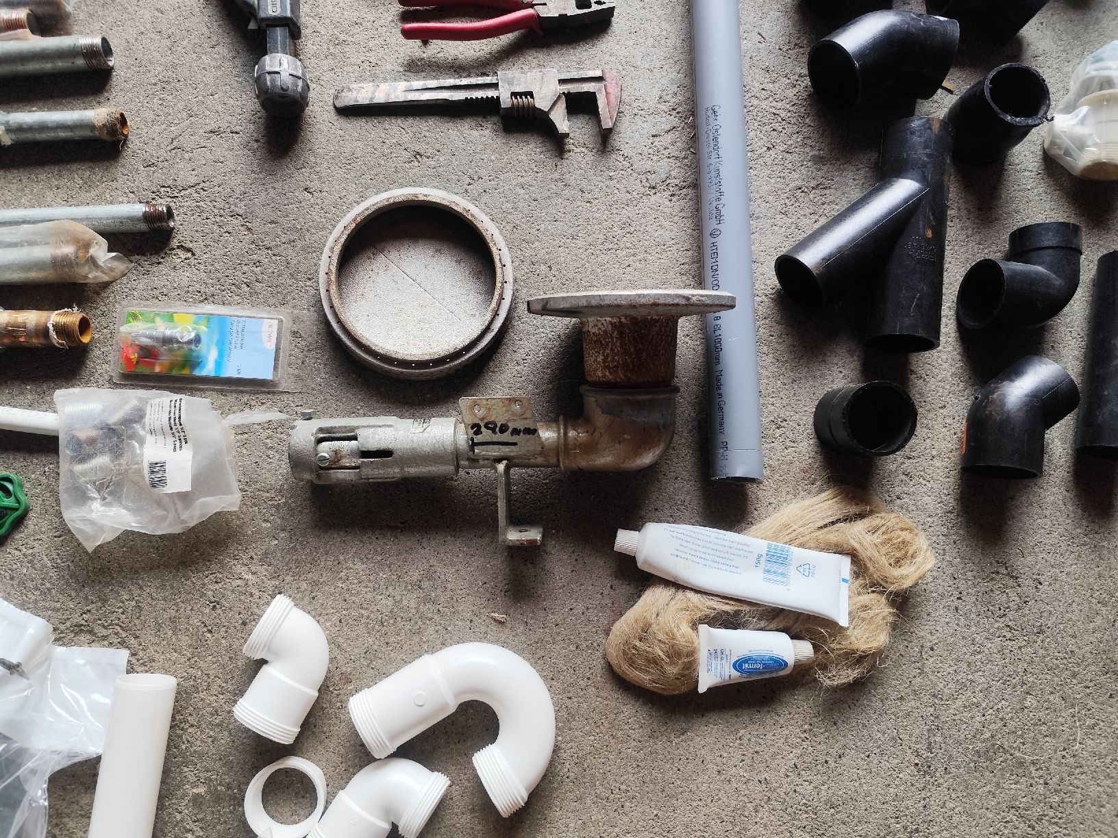 Rubinetteria: LOT Sanitärmaterial  – Usato da Hellbühl venduto da 30R_R30 5