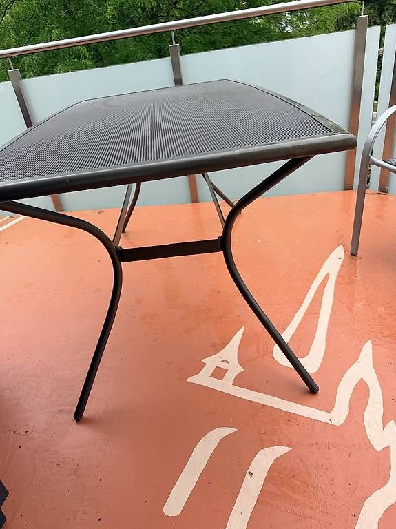 Set di tavolo e panche: Table et chaises – Usato da Payerne venduto da Babinou 1