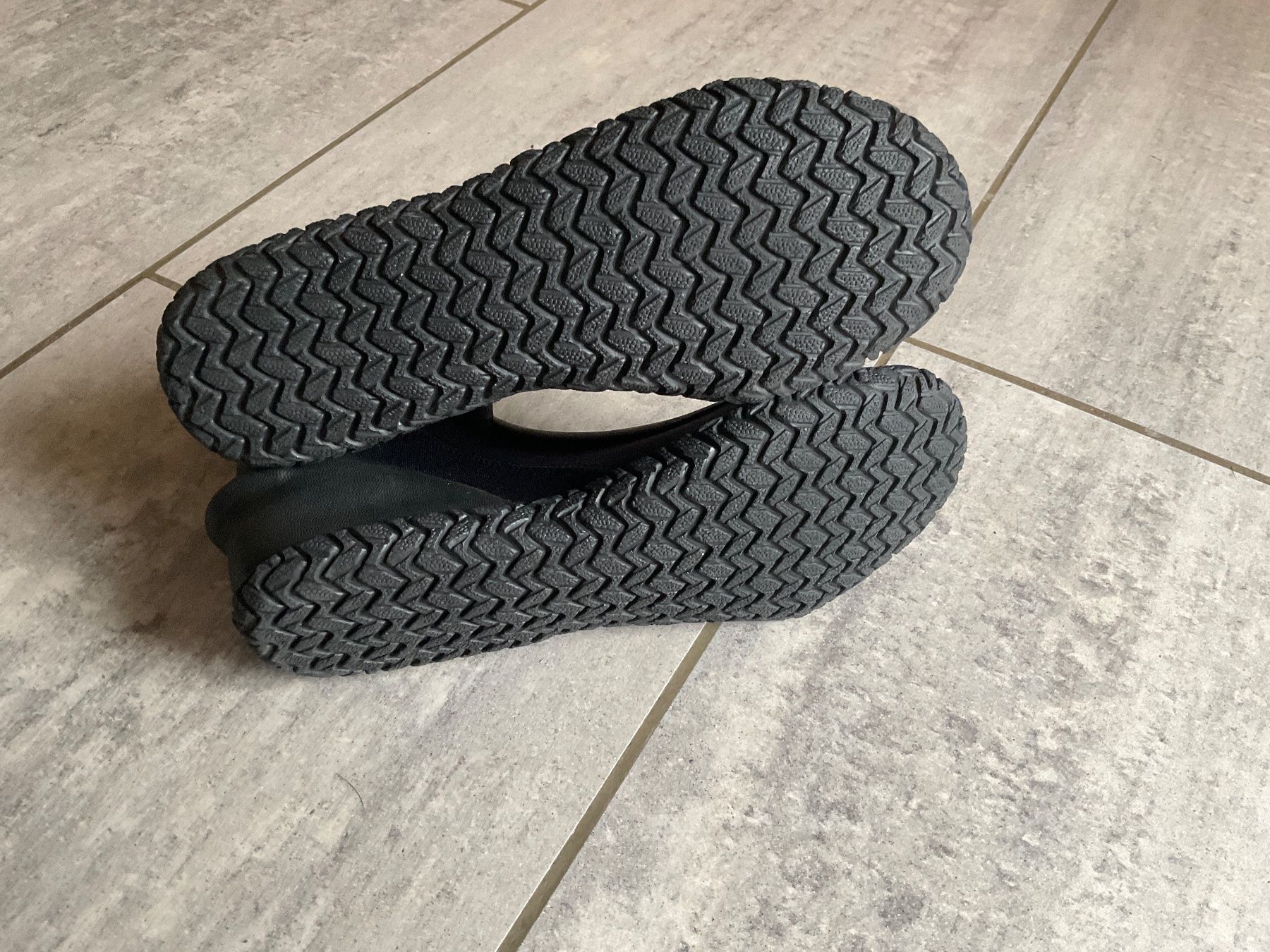 Decathlon Scarpe da uomo: Neoprenschuhe Gr 36 – Usato da Boppelsen venduto da sleisis 2