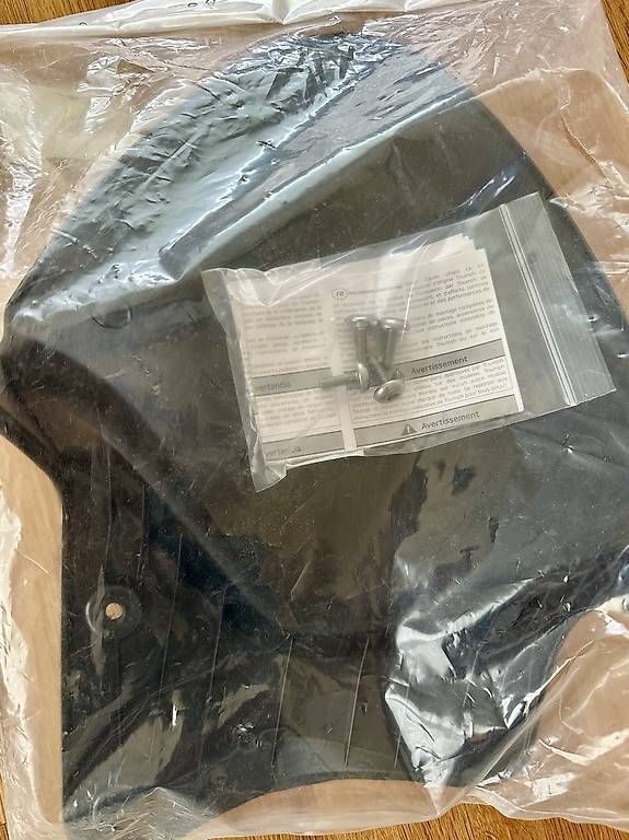 Tutti i ricambio per moto: A9708112 Hugger Kit Genuine Triumph Motorcycle Part – Usato da Flawil venduto da ric_rtq8 1