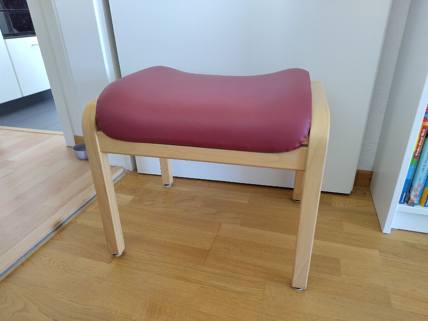 Sgabelli: Hocker / Fussablage – Usato da Ostermundigen venduto da Jinushka