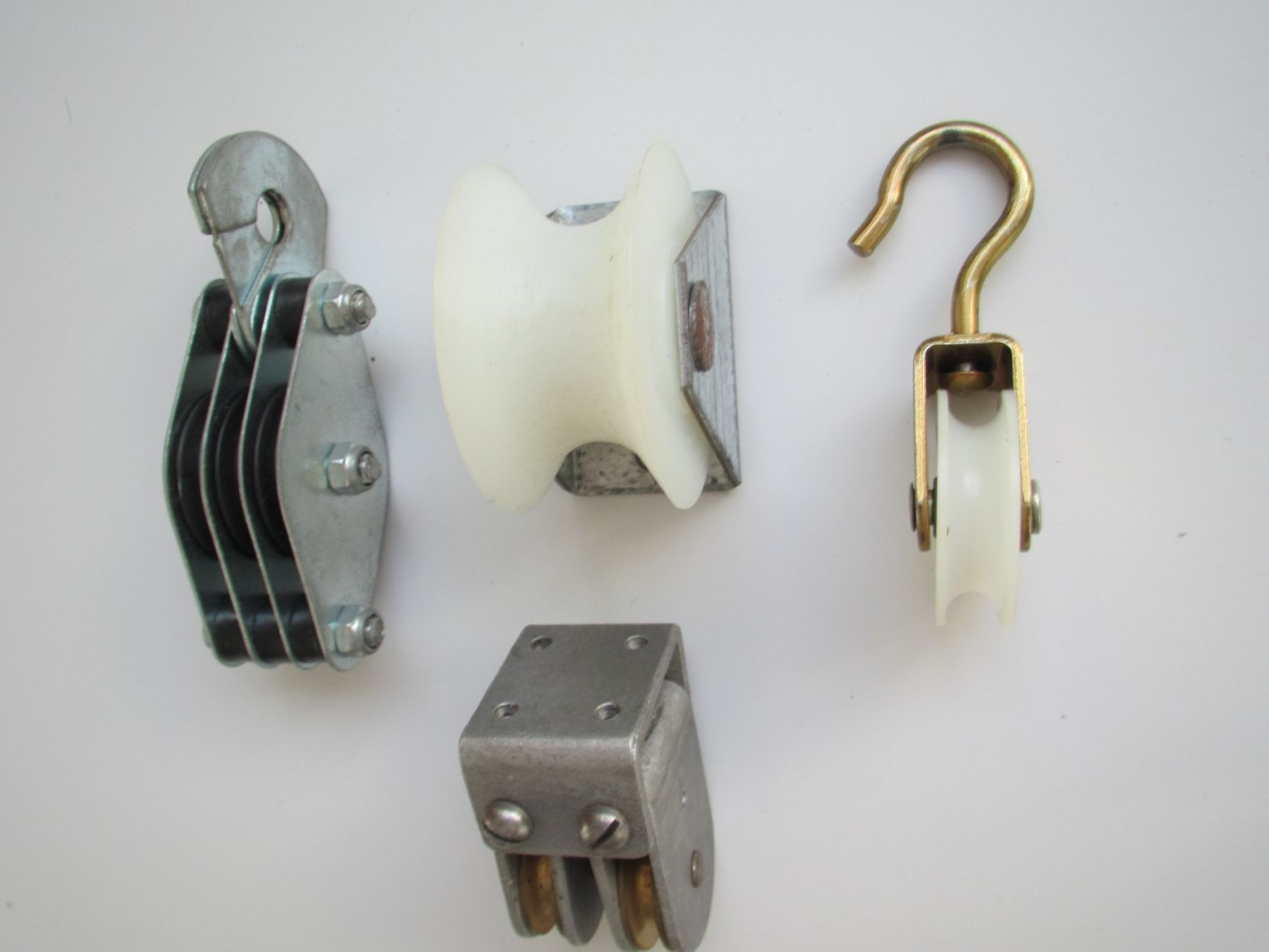 Quincaillerie: 4 SEIL ROLLEN – Neuf (Voir description) à Zumikon par Gung