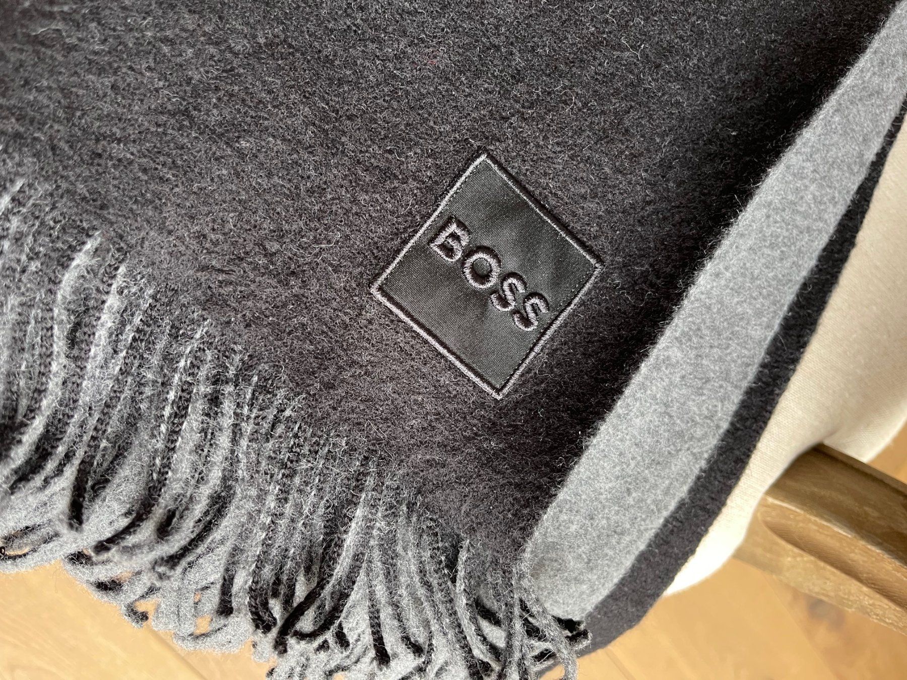 Hugo Boss Sciarpe: Winterschal Boss – Usato da Dornach venduto da cmuenger 1