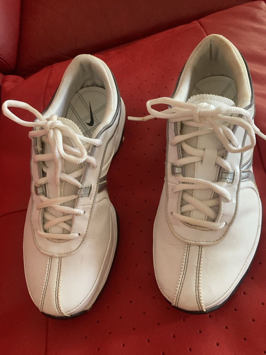Scarpe da donna: Chaussures de golf Nike – Usato da Lausanne venduto da Famary