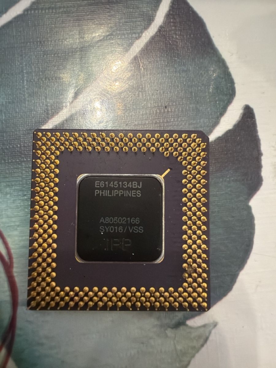 Intel Componenti elettronici: Processeur Intel Pentium 166 – Difettoso da Martigny venduto da capri2800 2