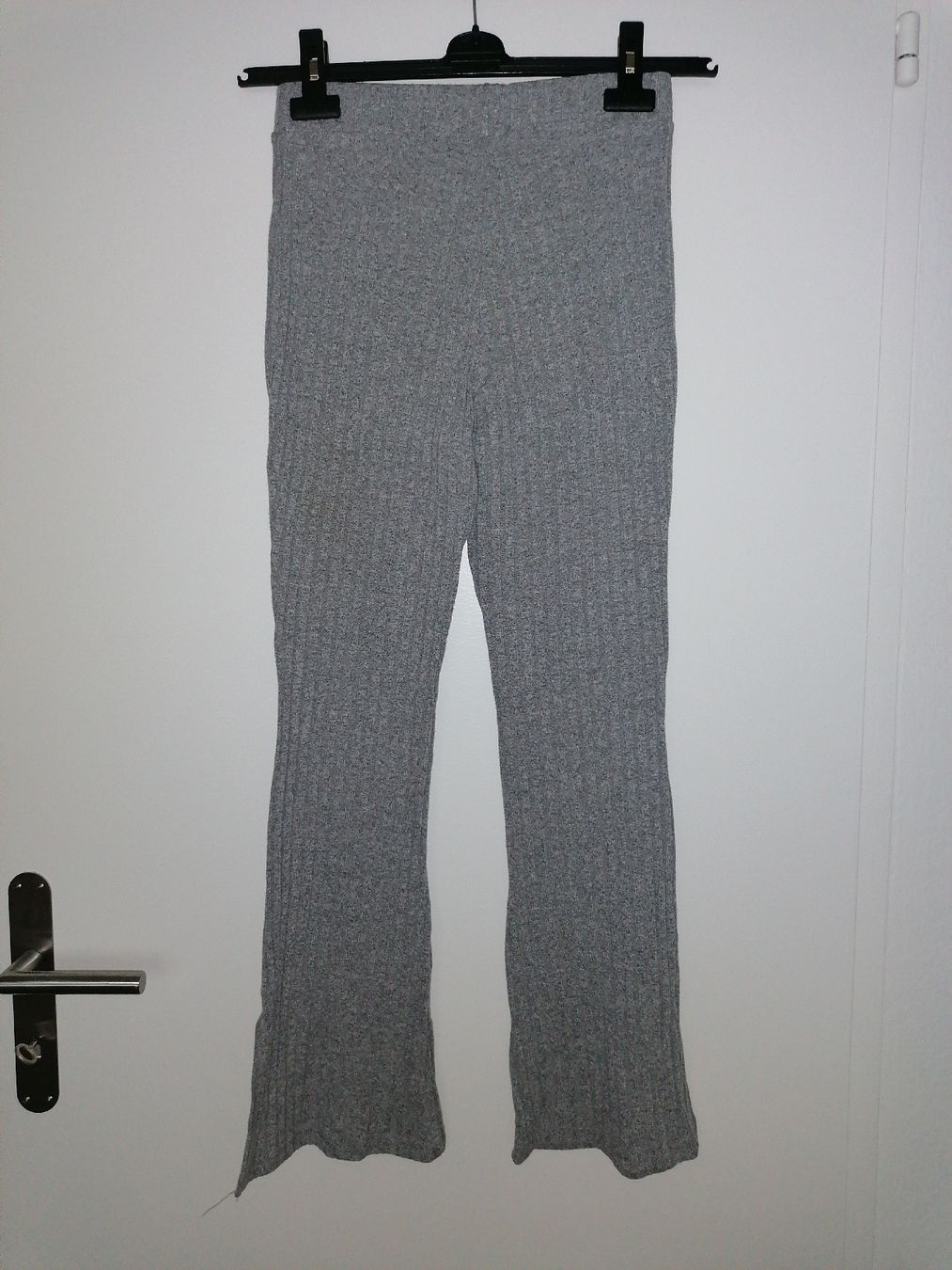 Pantaloni: Stylische gerippte Stoffhose mit Schlitz Gr. S – Usato da Dübendorf venduto da an_nk8z 1
