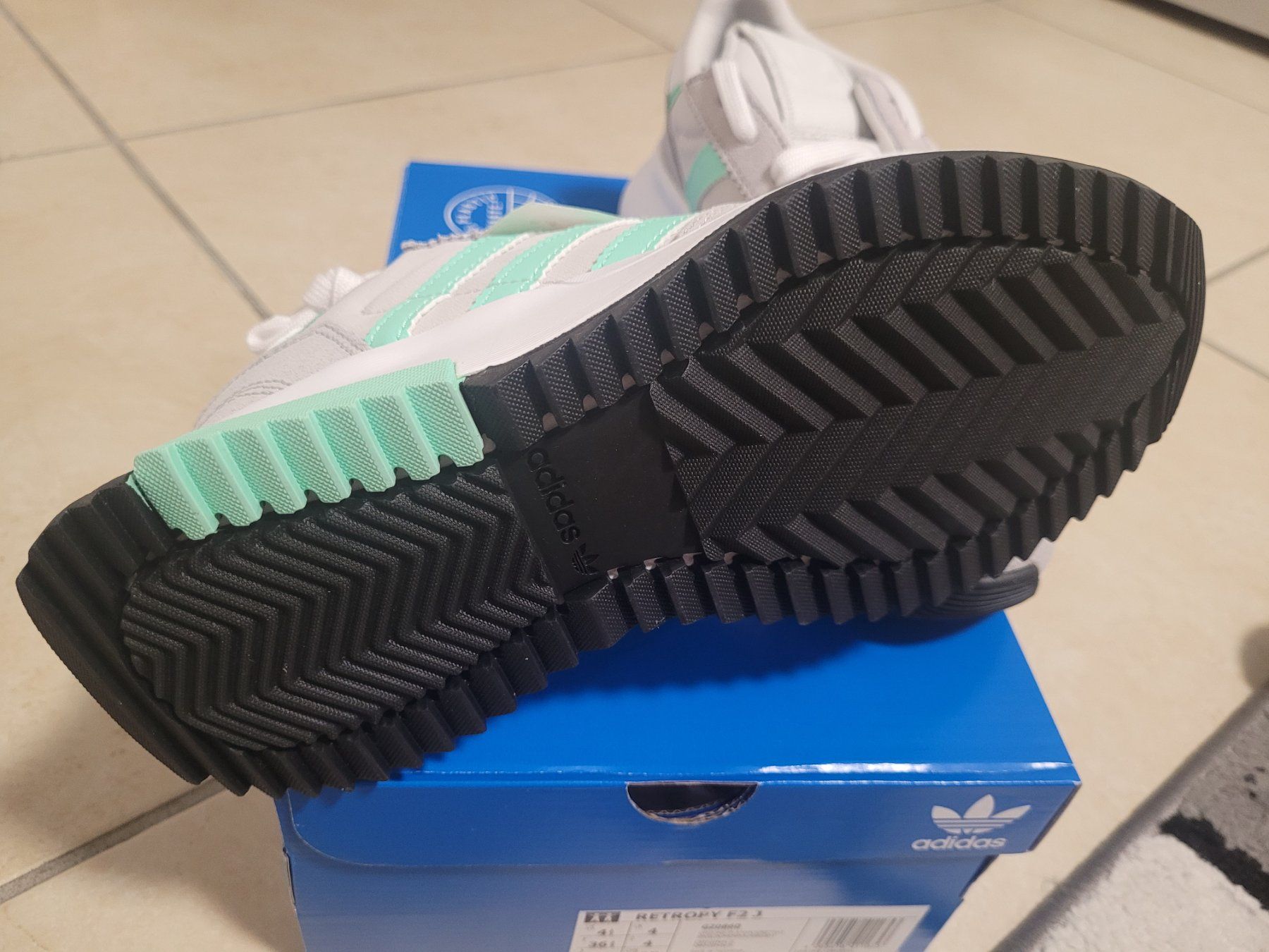 Adidas Scarpe da donna: Chaussures Adidas Retropy 36 2/3 – Nuovo e nell'imballaggio originale da Courtaman venduto da Bluejazz 1
