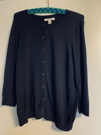 Schwarzes, feines Strickjäckchen, 3/4 Arm,55% Seide, 45% BW