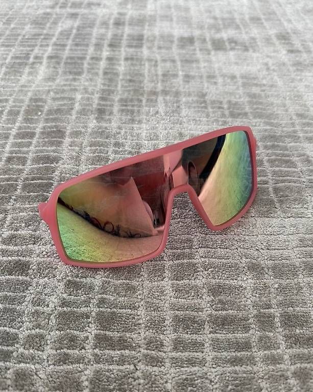 Lunettes & Verres: Occhiali da sole PINK – D'occasion à Corzoneso par nou_ysd9 2