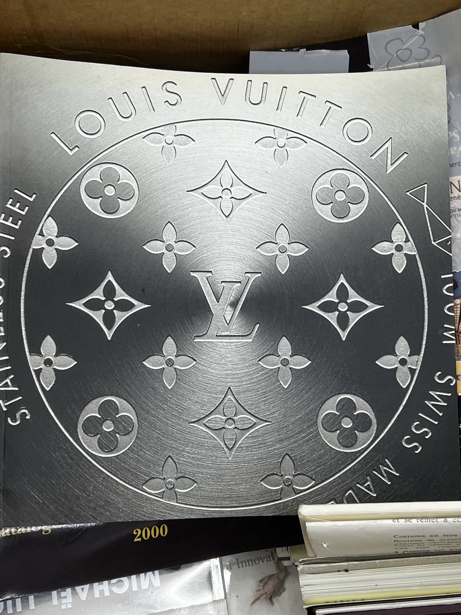 Libri: Louis Vuitton Catalogue des montres 2004 – Usato da Wettingen venduto da NickInc