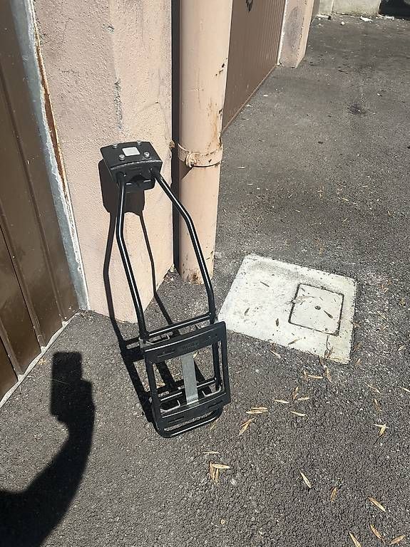 Pezzi di ricambio: Bobike support Porte-bébé sur le cadre – Usato da Lausanne venduto da int_2vrq