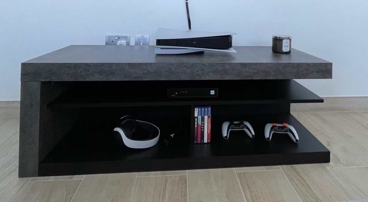 Mobili TV: Wood TV table 130x45x35 – Usato da Zürich venduto da sar_ck7h