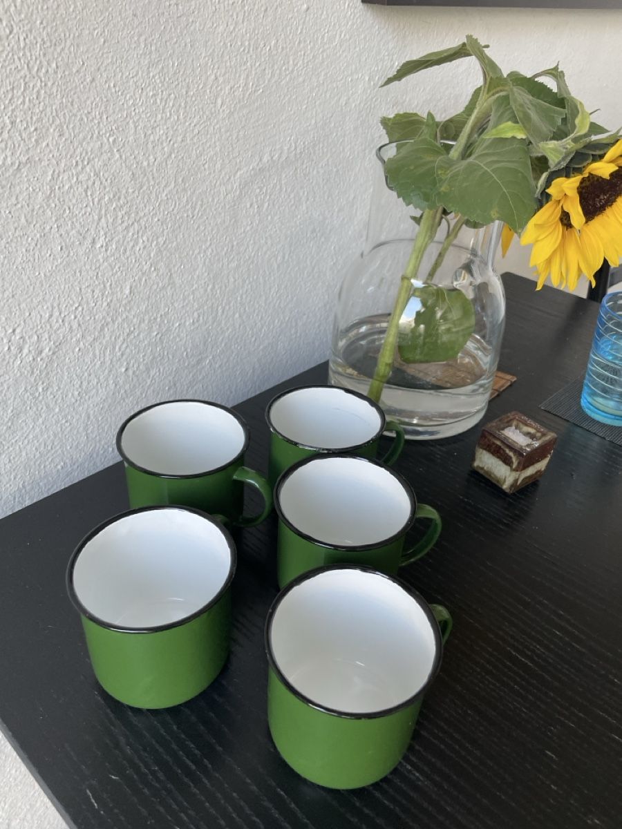 Tasses: 5 grüne Emailletassen – D'occasion à Zürich par matina30 1