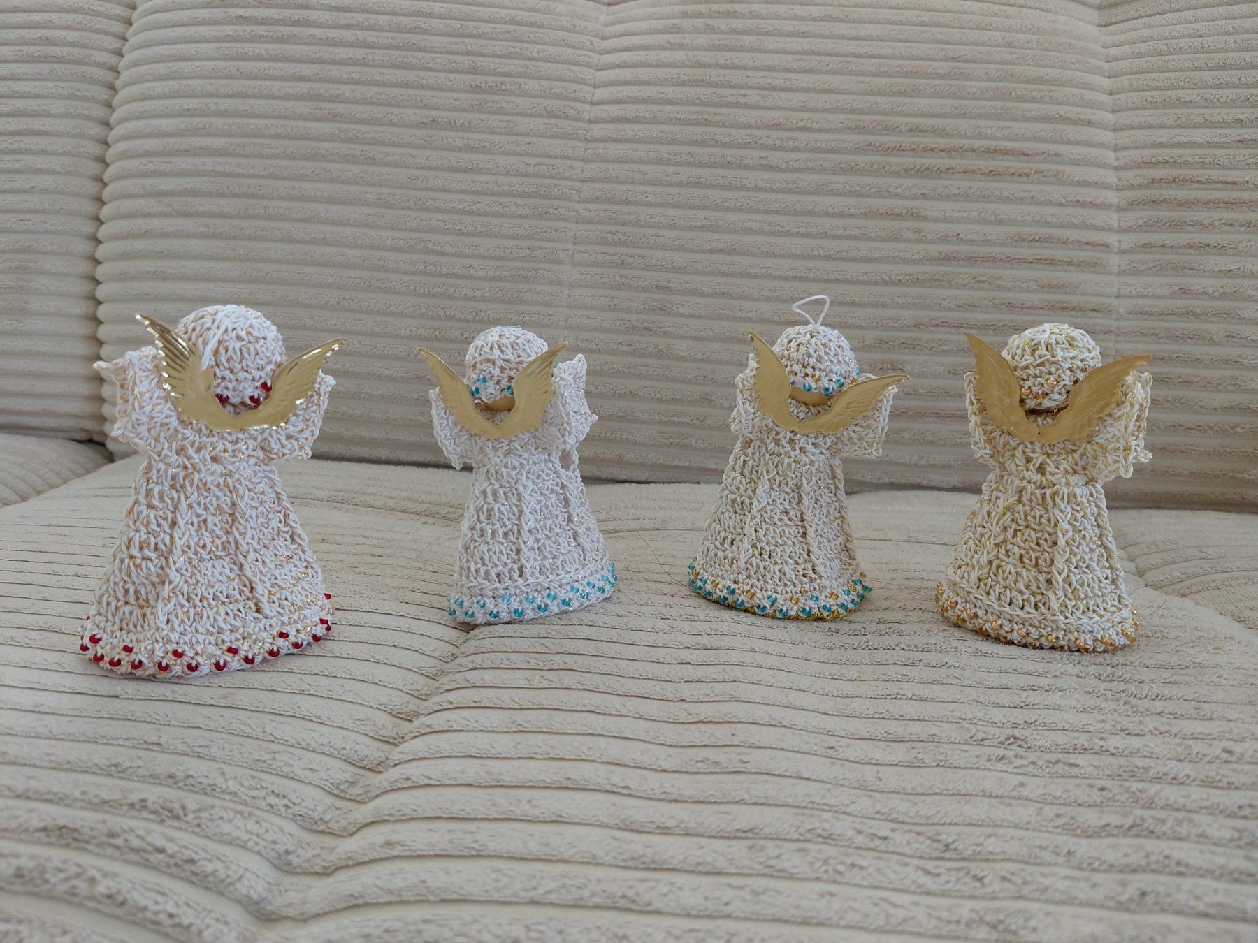 Figuren: 4 Stk. Engel Handarbeit, 9 cm hoch. – Neu (gemäss Beschreibung) aus Baden von Nirupama 1