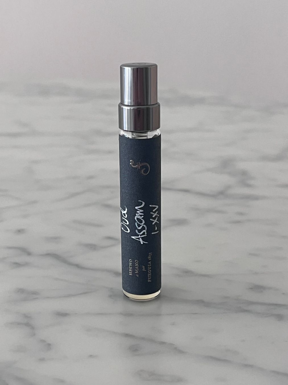 Profumi & Eau de Toilette: Fueguia 1833 Oud Assam 5ml Sample – Usato da Wetzikon ZH venduto da VNM7