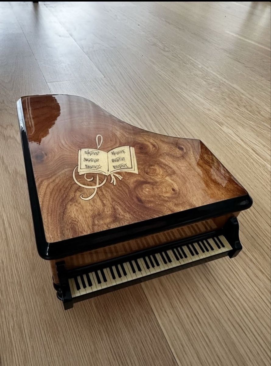 Carillon: Piano Spieluhr – Usato da Egg b. Zürich venduto da Luckybilly