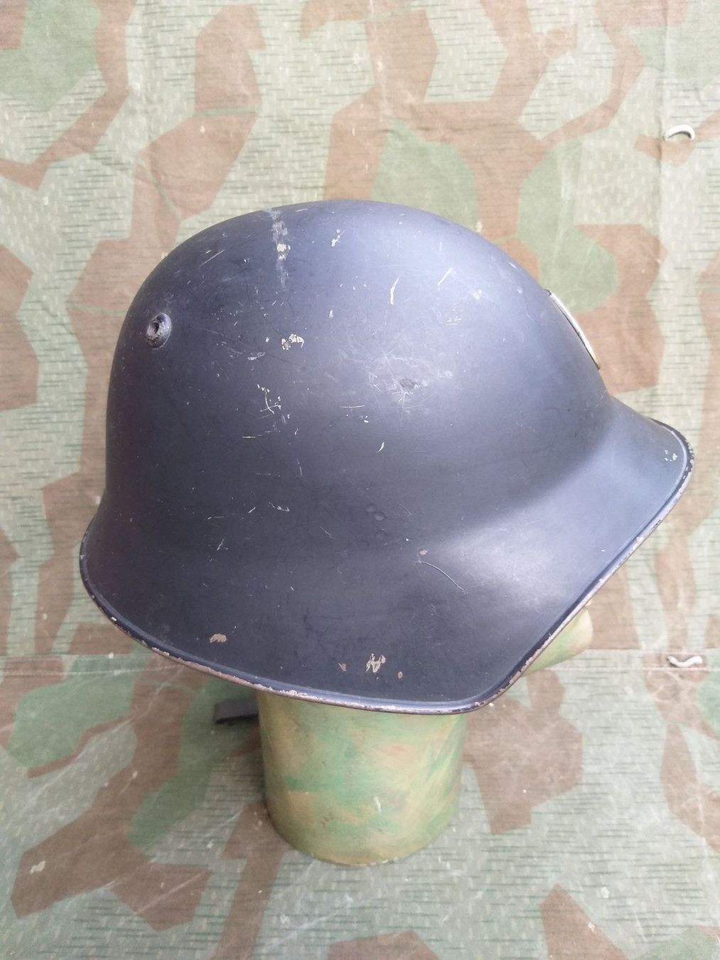 Schweizer Armee Pompieri: Stahlhelm Mod. 1940/63 Feuerwehr St.G – Usato da Bauma venduto da SwissMilitaria 4