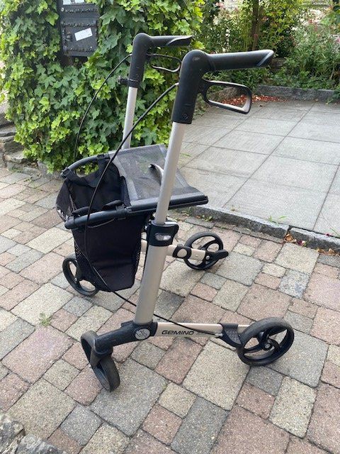 Ausili per la deambulazione: Praktischer kleiner Rollator Gemino 30 – Usato da Bürglen TG venduto da Nobi99