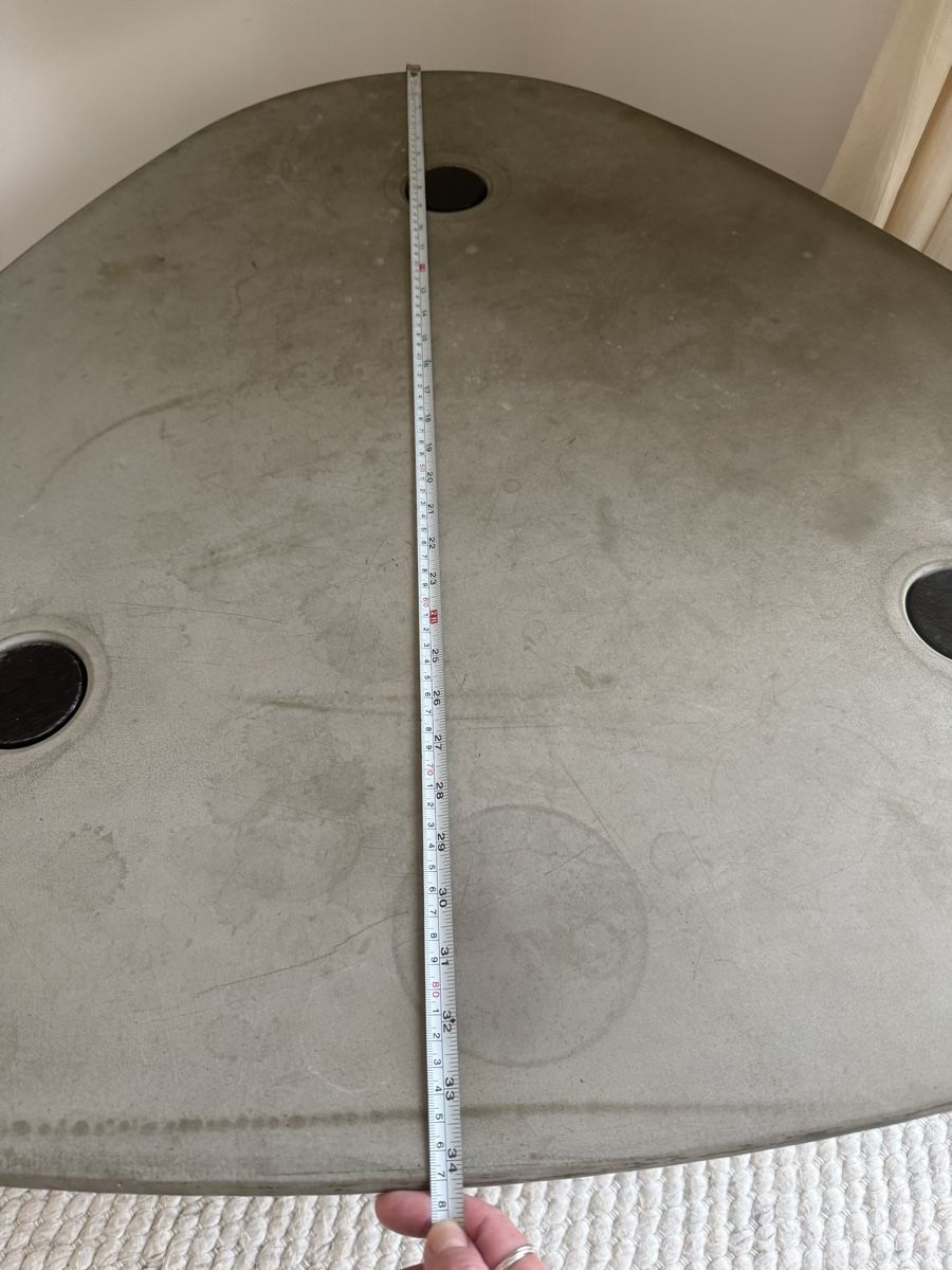 Tavoli: Triangle Concrete Coffee Table – Usato da Richterswil venduto da Ancyk 3