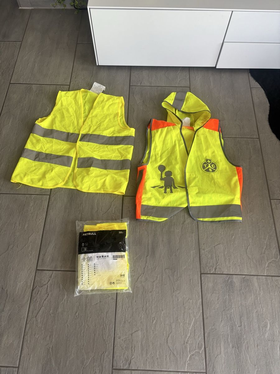 Gilet & Giacche: 3 Gilet enfants  – Usato da nods venduto da Tozzifan