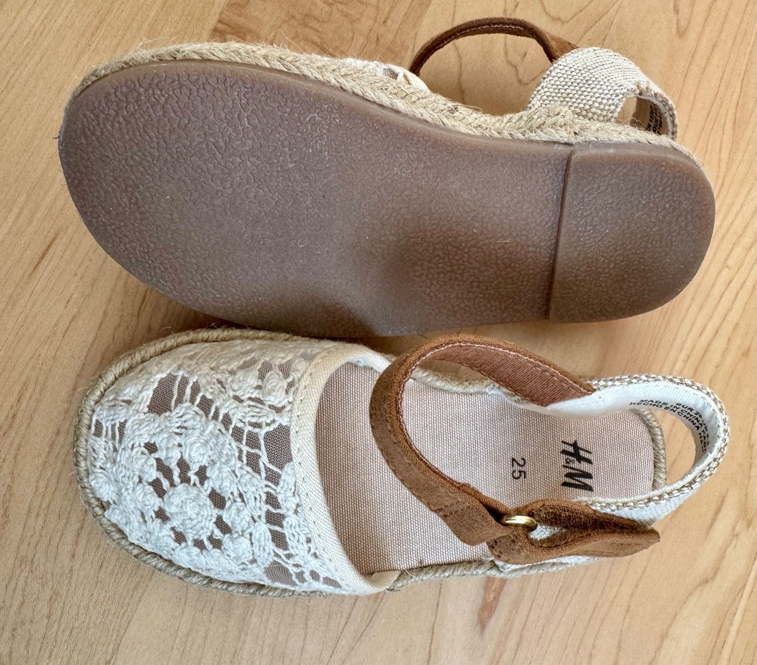 H&M Scarpe per ragazze: Wunderschöne Schuhe für Mädchen, Grösse 25 – Usato da Männedorf venduto da Positive81 1