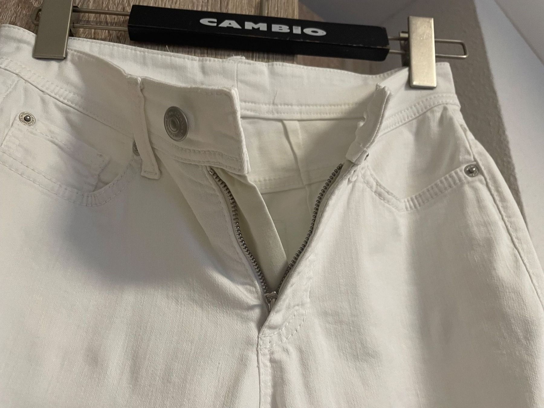 Cambio Jeans: Cambio Damenjeans weiss Superstretch – Usato da Berneck venduto da Ordnung2021 1
