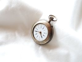 Petite montre de poche mécanique en argent 800