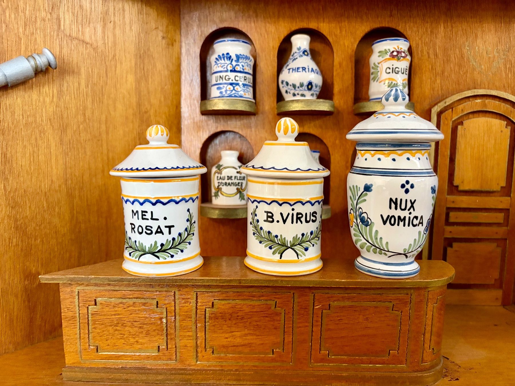 Alle Dekorationen: Schaufenster-Apotheke – Gebraucht aus Winterthur von saipridan 2