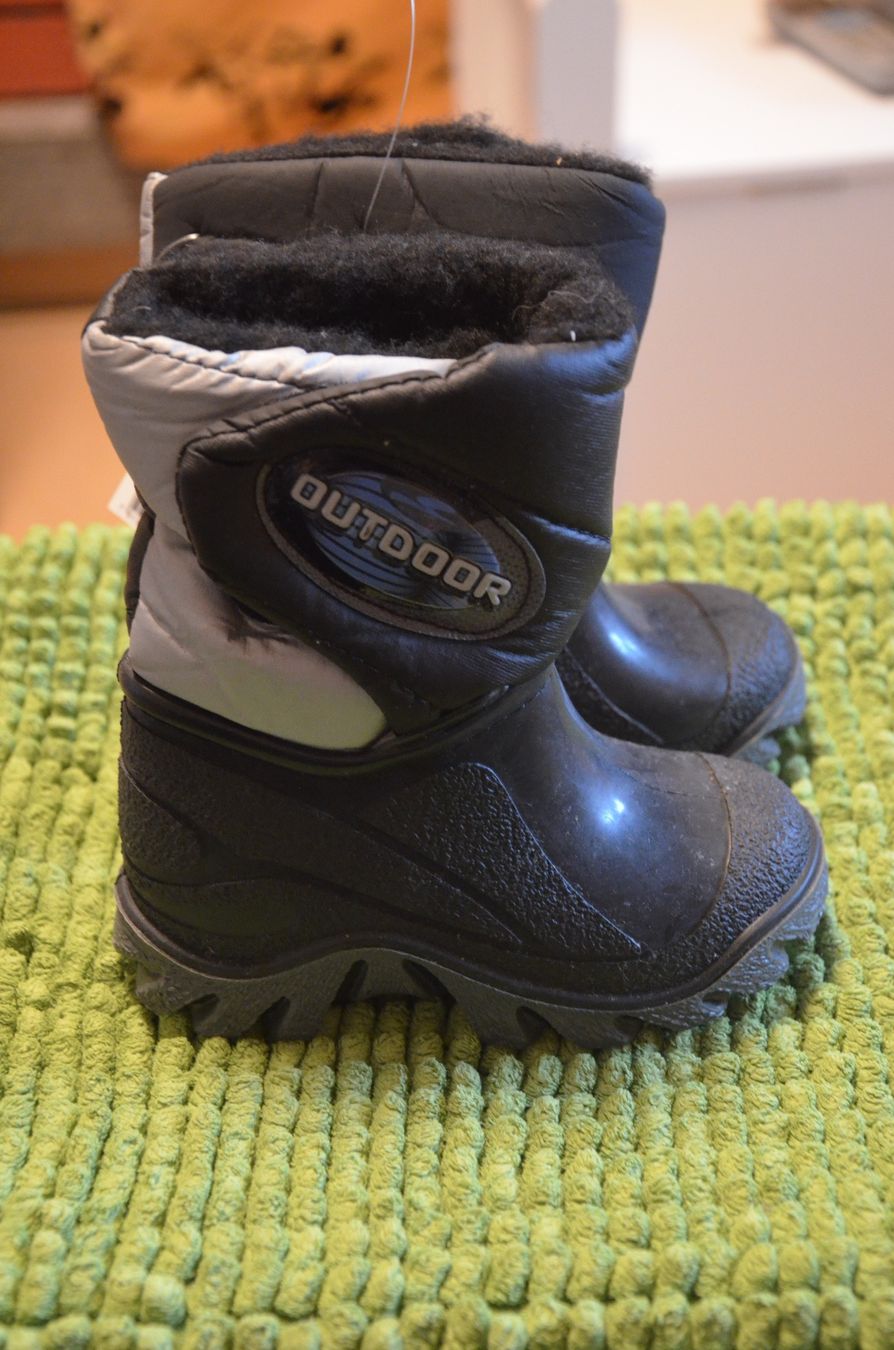 Scarpe per ragazzi: NO 22-23 - NEU – Nuovo e nell'imballaggio originale da Chiasso venduto da Dolly015