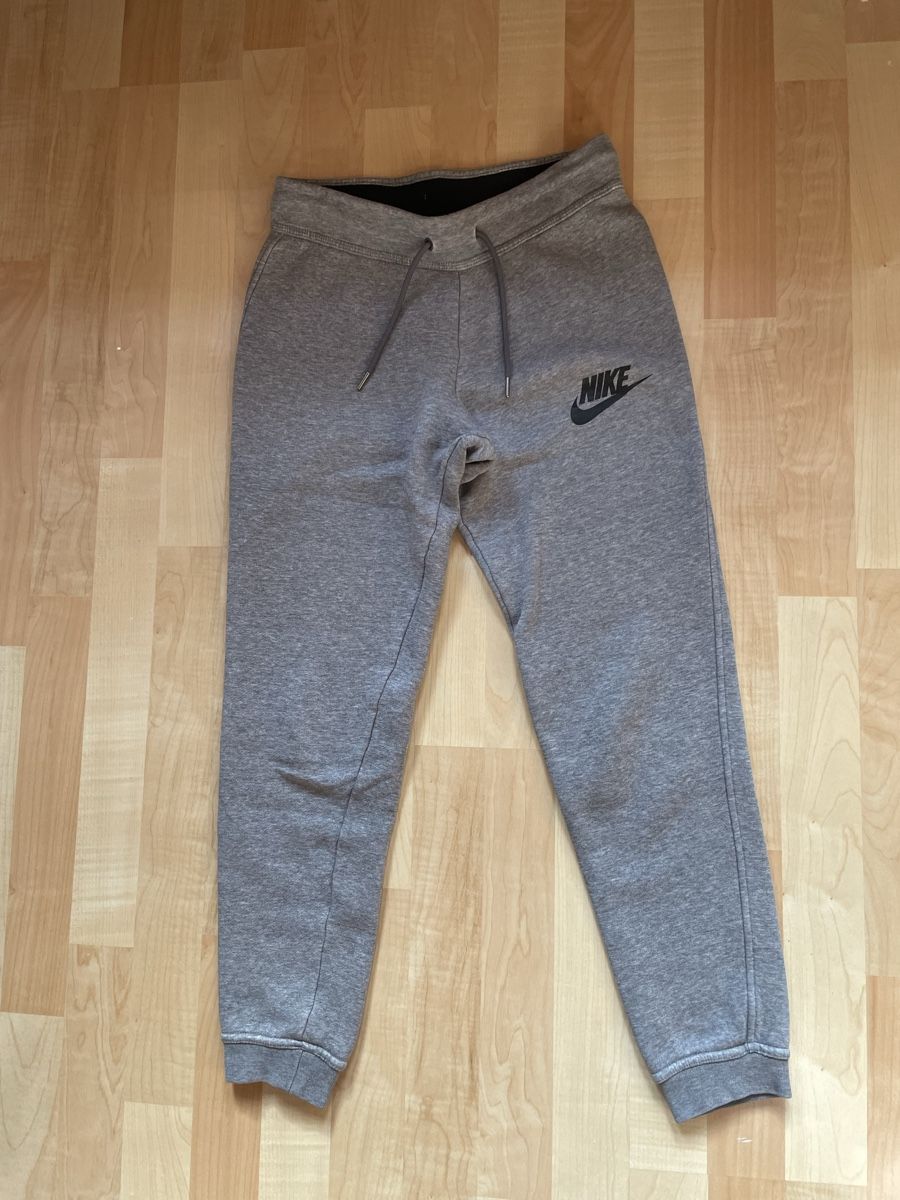 Nike Pantaloni: Nike Jogginghose Gr. S – Usato da Kölliken venduto da Michi180